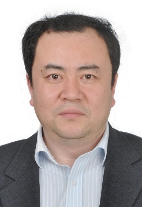 穿西装的男人描述已自动生成